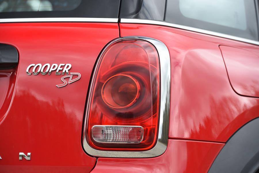 Детали экстерьера Mini Cooper SD Countryman ALL4 2017 года  (UK) (фото 12 из 12)